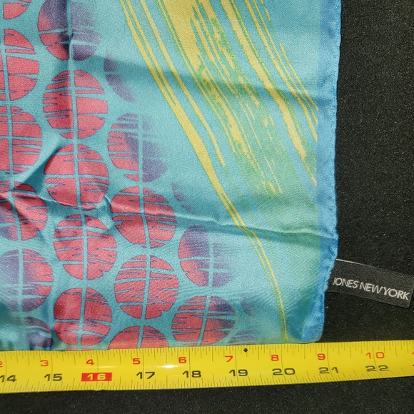 Jones New York silk scarf - Picture 5 of 5